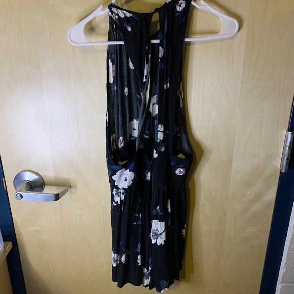 Kendall and Kylie romper - Picture 2 of 4